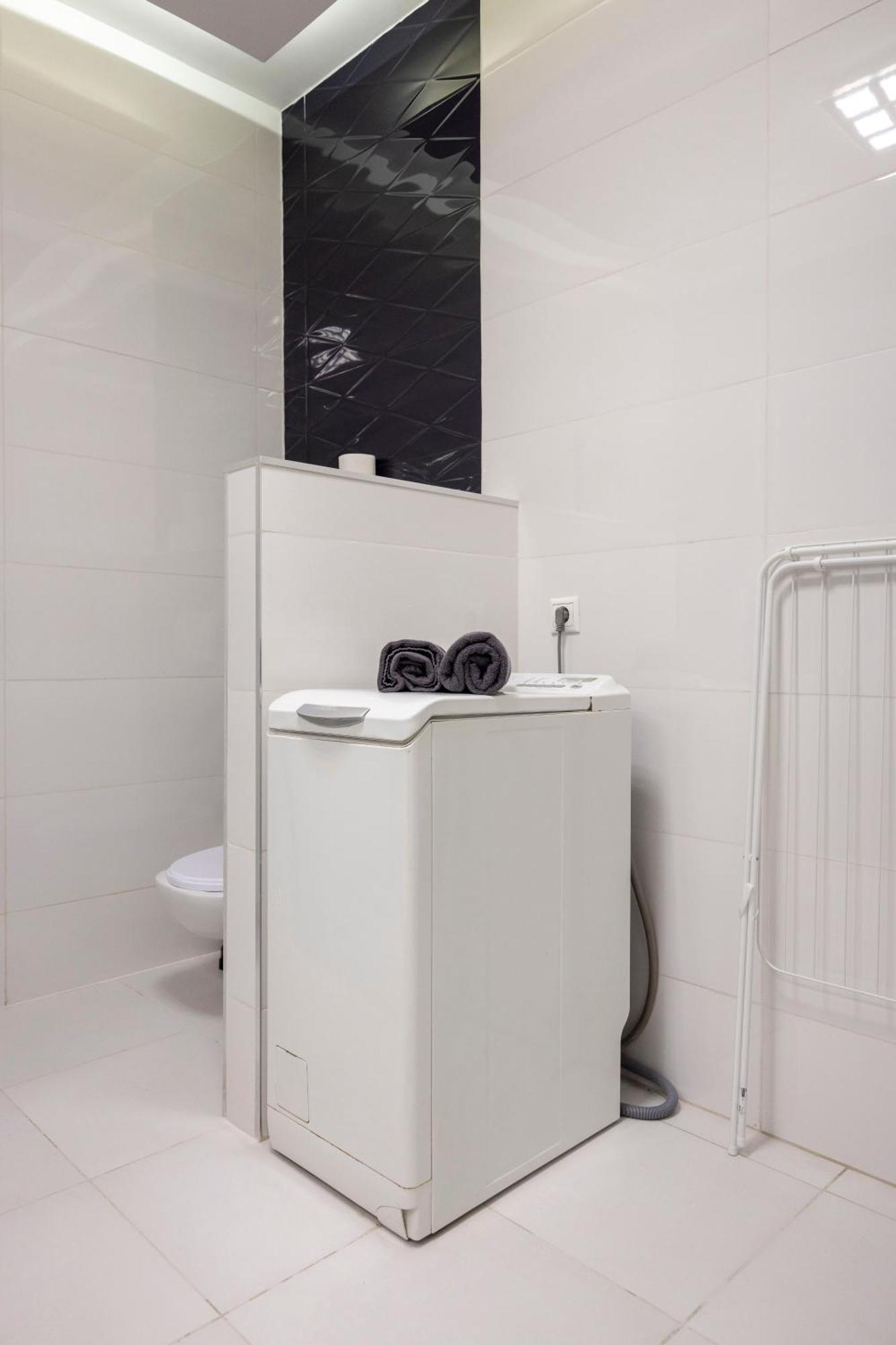 Deluxe Elizabeth W/ 4bedrm, 2bathrm, 1lvngrm Apartment