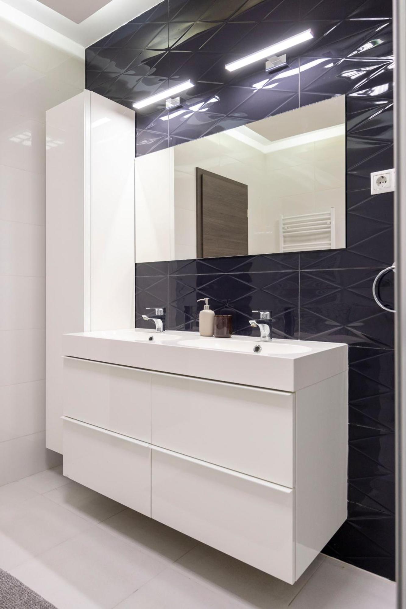 Deluxe Elizabeth W/ 4bedrm, 2bathrm, 1lvngrm Apartment Budapest