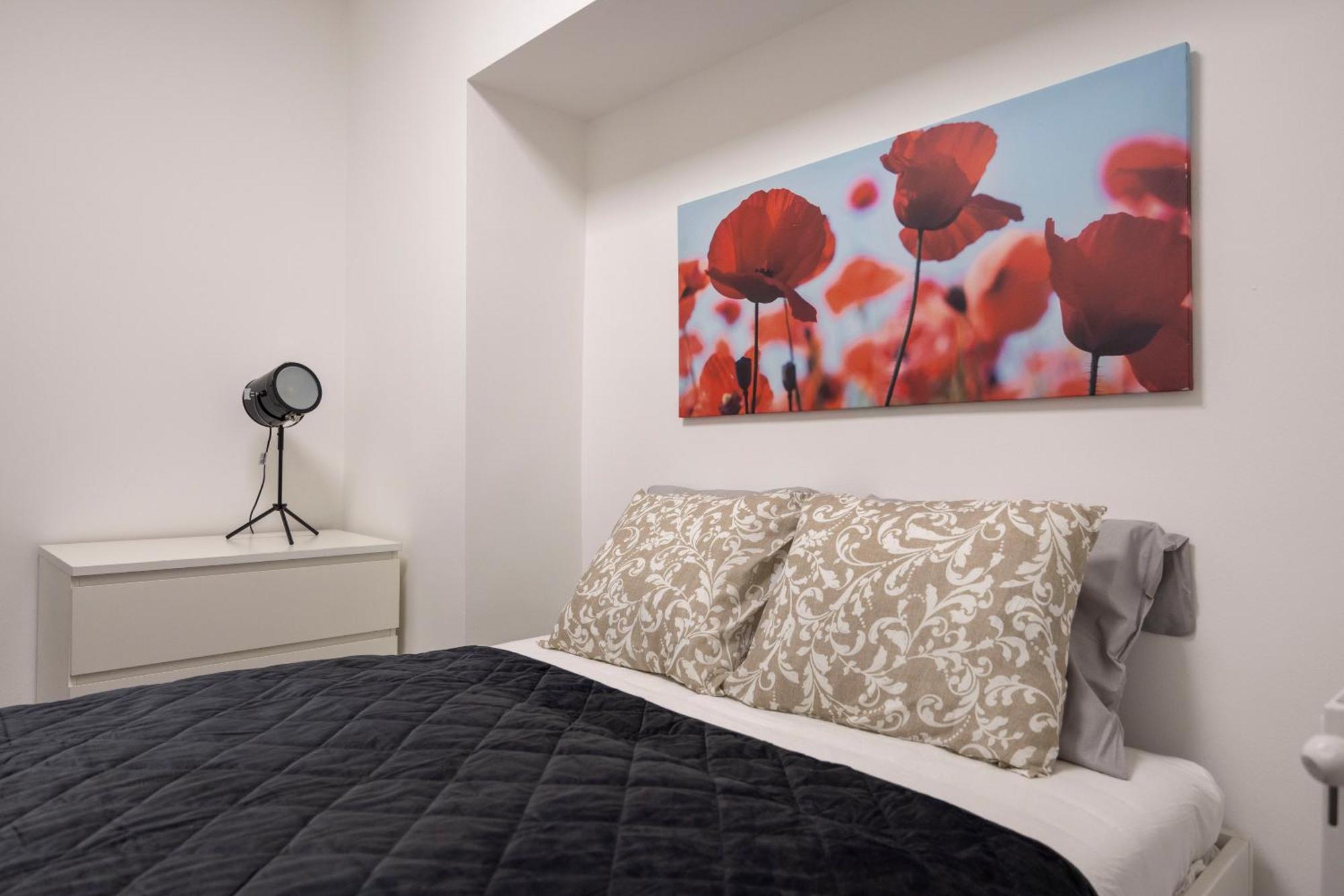 Deluxe Elizabeth W/ 4bedrm, 2bathrm, 1lvngrm Apartment